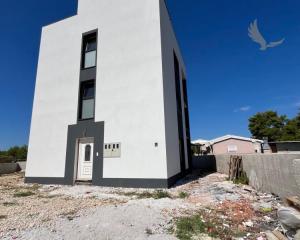 Chorvátsko - Novostavba apartmánu v centre ostrova Vir s výhľadom na more