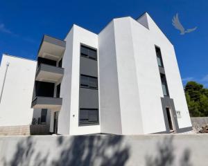 Chorvátsko - Novostavba apartmánu v centre ostrova Vir s výhľadom na more