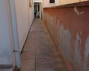 Chorvátsko- Apartmán so záhradou len 450m od mora