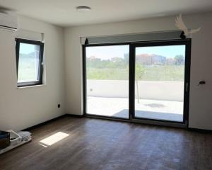 Chorvátsko - Novostavba apartmánu so záhradou a výhľadom na more