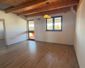 Chorvátsko - Apartmán 82m2  len 80m od pláže