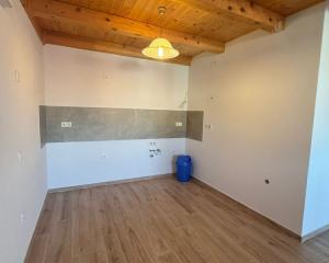 Chorvátsko - Apartmán 82m2  len 80m od pláže