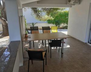 Chorvátsko - Dom iba 200m od mora s dvorom 300 m2