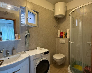 Chorvátsko, ostrov Vir - Na predaj zariadený apartmán s výhľadom na more!