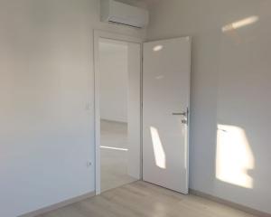 Chorvátsko - Novostavba apartmánu v tichej lokalite blízko lesa v Nin - Zaton