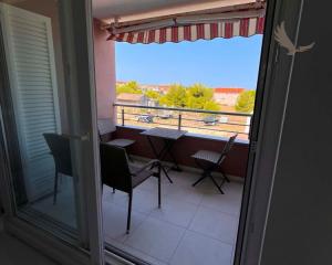 Chorvátsko, ostrov Vir - Na predaj 3 izbový apartmán s výhľadom na more!