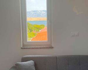 Chorvátsko, ostrov Vir - Na predaj 3 izbový apartmán s výhľadom na more!