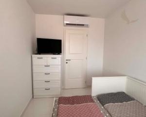 Chorvátsko, ostrov Vir - Na predaj 3 izbový apartmán s výhľadom na more!