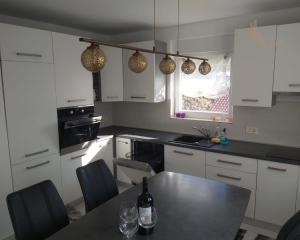 Chorvátsko, ostrov Vir - Na predaj penthouse so strešnou terasou !
