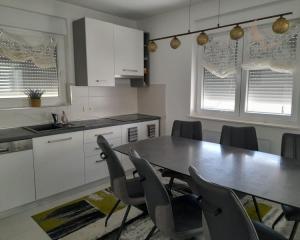 Chorvátsko, ostrov Vir - Na predaj penthouse so strešnou terasou !
