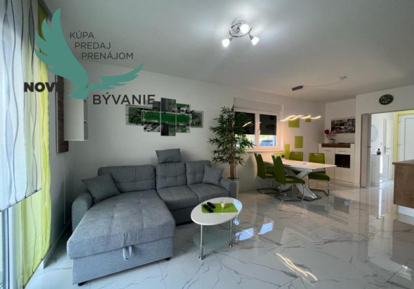 Novostavba trojpodlažný apartmán so záhradou aj strešnou terasou v Chorvátsku v Privlake