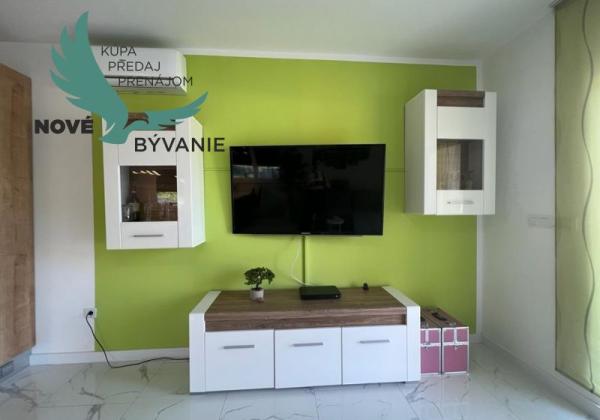 Novostavba trojpodlažný apartmán so záhradou aj strešnou terasou v Chorvátsku v Privlake