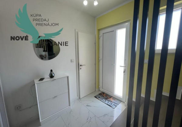 Novostavba trojpodlažný apartmán so záhradou aj strešnou terasou v Chorvátsku v Privlake