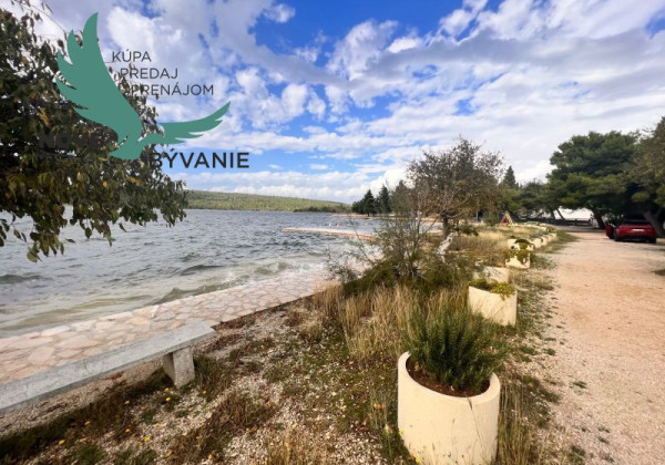 Dom 3x apartmán len 130m od mora s výhľadom na more v Chorvátsku  - Kruševo - Obrovac