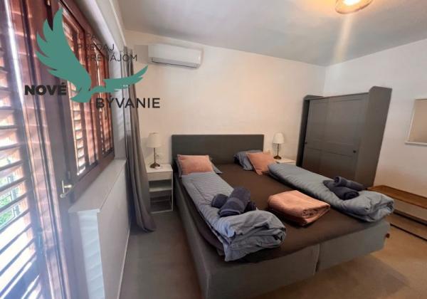 Dom 3x apartmán len 130m od mora s výhľadom na more v Chorvátsku  - Kruševo - Obrovac