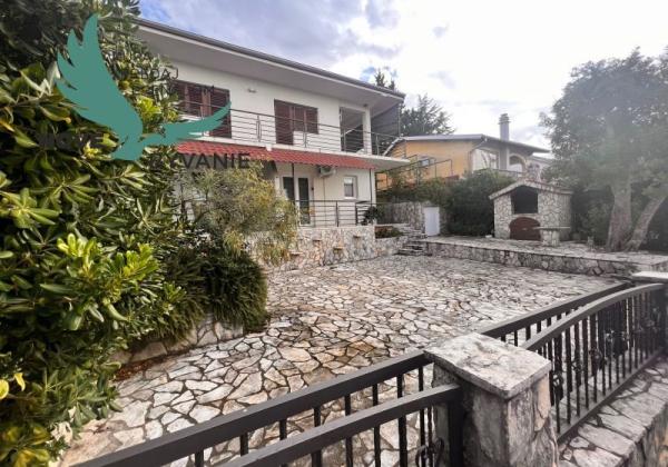 Dom 3x apartmán len 130m od mora s výhľadom na more v Chorvátsku  - Kruševo - Obrovac