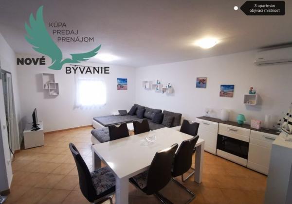 Dom 3x apartmán s výhľadom na more na ostrove Vir v Chorvátsku