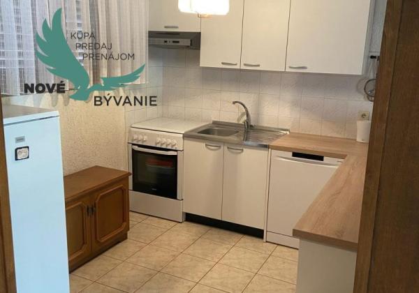 Dom s garážou na priestrannom pozemku len 300m od mora v Chorvátsku