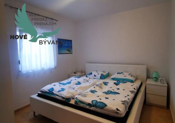 Dom 3x apartmán s výhľadom na more na ostrove Vir v Chorvátsku