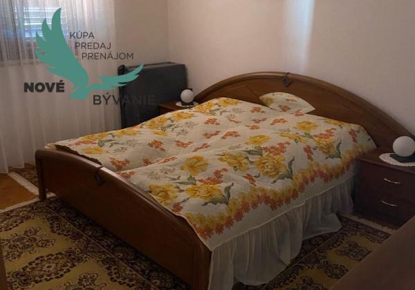 Dom s garážou na priestrannom pozemku len 300m od mora v Chorvátsku