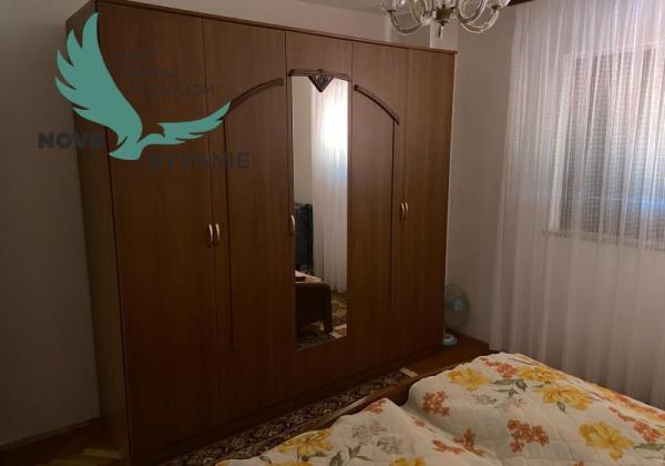 Dom s garážou na priestrannom pozemku len 300m od mora v Chorvátsku