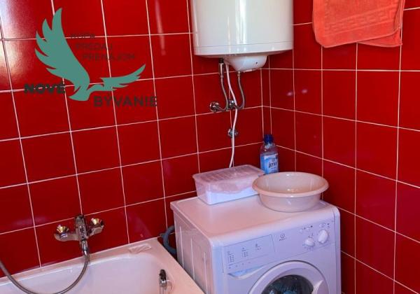 Dom s garážou na priestrannom pozemku len 300m od mora v Chorvátsku