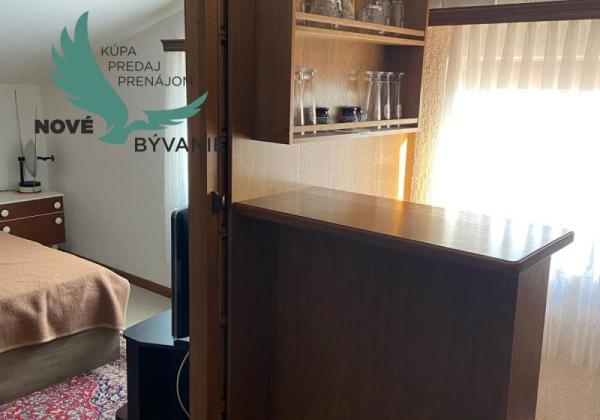 Dom s garážou na priestrannom pozemku len 300m od mora v Chorvátsku