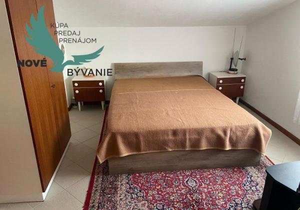 Dom s garážou na priestrannom pozemku len 300m od mora v Chorvátsku