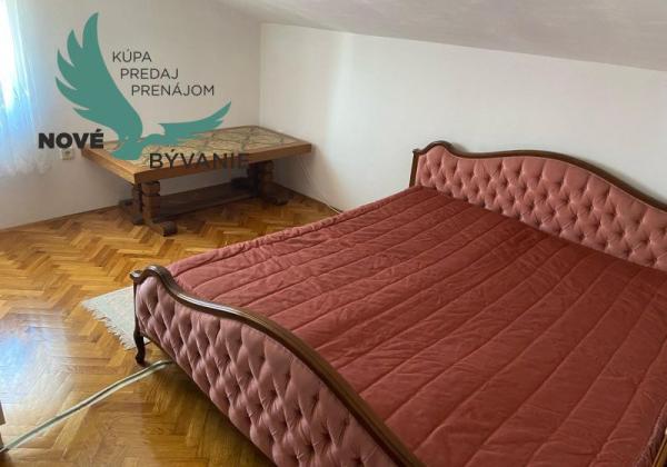 Dom s garážou na priestrannom pozemku len 300m od mora v Chorvátsku