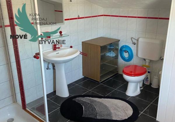 Dom s garážou na priestrannom pozemku len 300m od mora v Chorvátsku