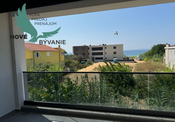 Novostavba apartmán 3x spálňa s 2x strešná terasa len 100m od mora s výhľadom na more, Chorvátsko- Privlaka