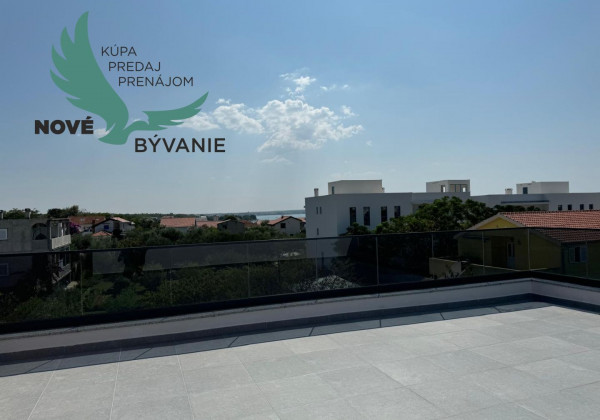 Novostavba apartmán 3x spálňa s 2x strešná terasa len 100m od mora s výhľadom na more, Chorvátsko- Privlaka