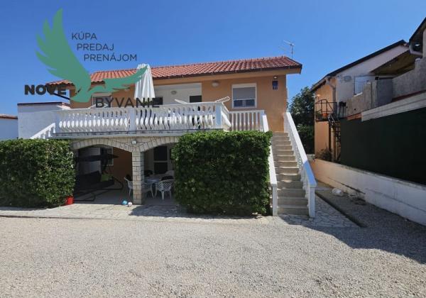 Na predaj dom 4x apartmán s výhľadom na more v Chorvátsku