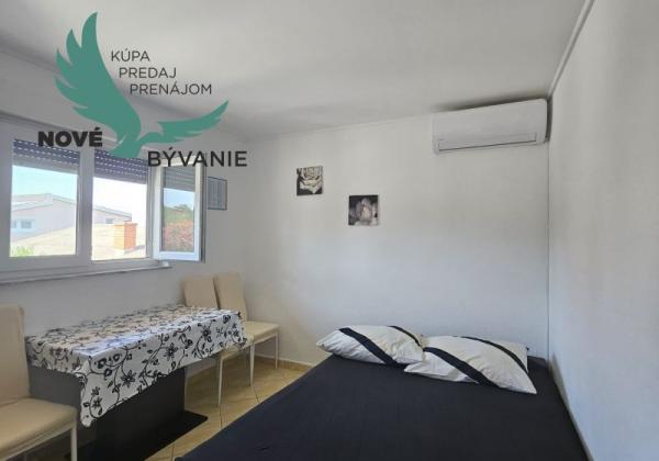 Na predaj dom 4x apartmán s výhľadom na more v Chorvátsku