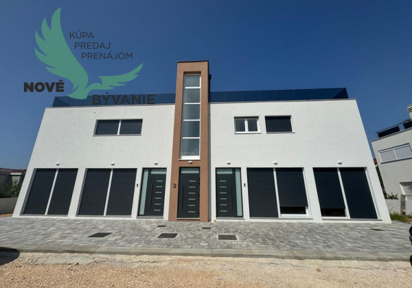 Novostavba apartmán 3x spálňa s 2x strešná terasa len 100m od mora s výhľadom na more, Chorvátsko- Privlaka