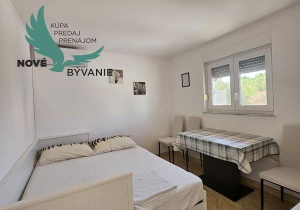 Na predaj dom 4x apartmán s výhľadom na more v Chorvátsku