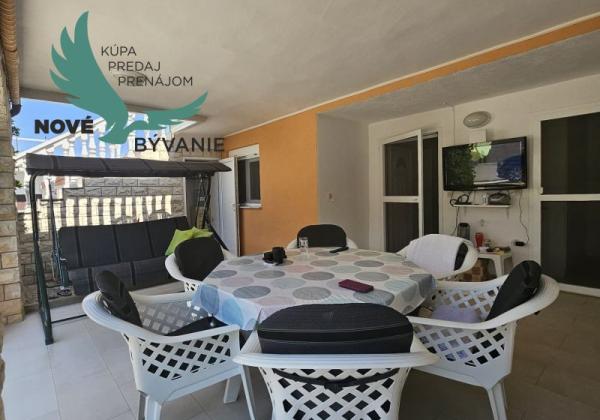 Na predaj dom 4x apartmán s výhľadom na more v Chorvátsku