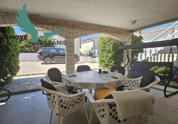 Na predaj dom 4x apartmán s výhľadom na more v Chorvátsku