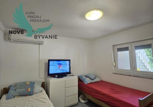 Na predaj dom 4x apartmán s výhľadom na more v Chorvátsku