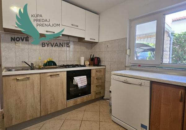 Na predaj dom 4x apartmán s výhľadom na more v Chorvátsku
