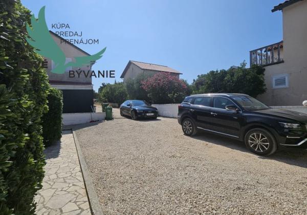 Na predaj dom 4x apartmán s výhľadom na more v Chorvátsku