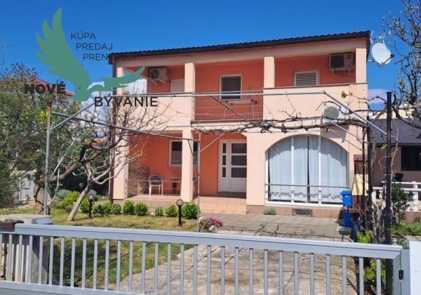 Na predaj dom s 3 apartmánmi len 250m od mora, Chorvátsko - Vir