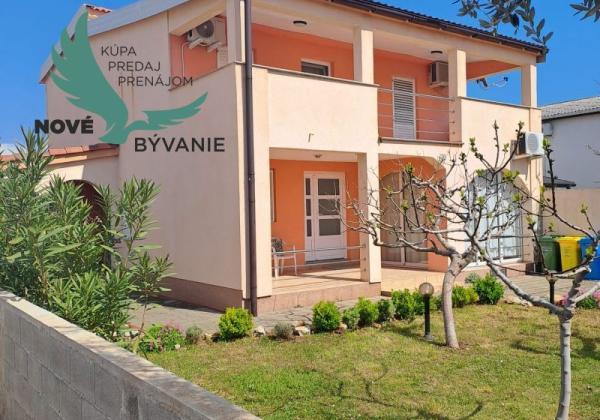 Na predaj dom s 3 apartmánmi len 250m od mora, Chorvátsko - Vir