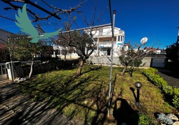 Na predaj dom s 3 apartmánmi len 250m od mora, Chorvátsko - Vir