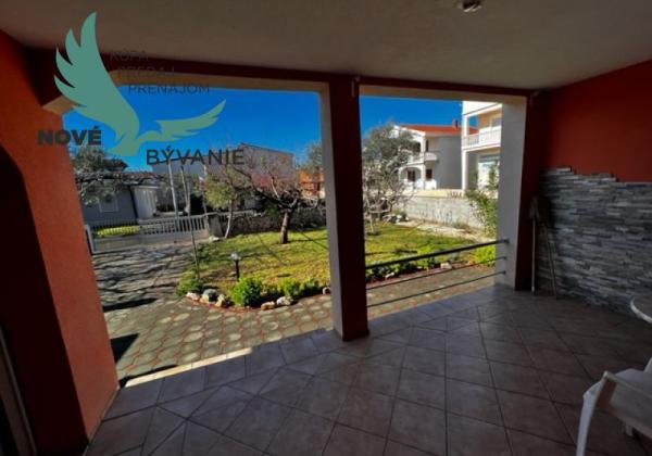 Na predaj dom s 3 apartmánmi len 250m od mora, Chorvátsko - Vir