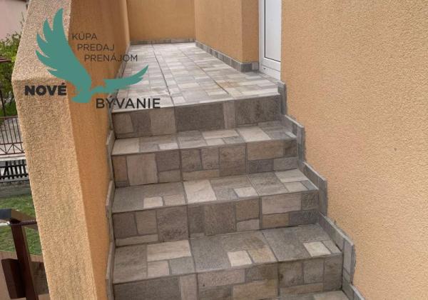 Dom vhodný ako investícia blízko mora s 3x apartmán v Chorvátsku - Vrsi