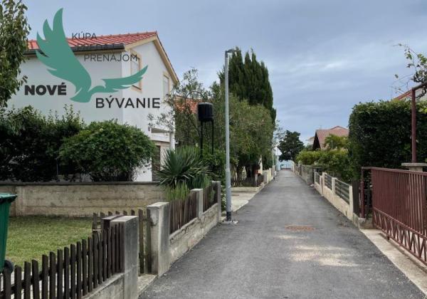 Dom vhodný ako investícia blízko mora s 3x apartmán v Chorvátsku - Vrsi