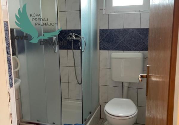 Dom vhodný ako investícia blízko mora s 3x apartmán v Chorvátsku - Vrsi