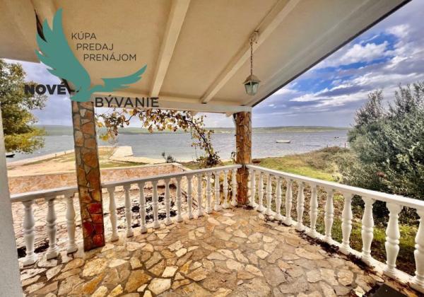 Na predaj dom prvý rad na mori s výhľadom na more v Chorvátsku