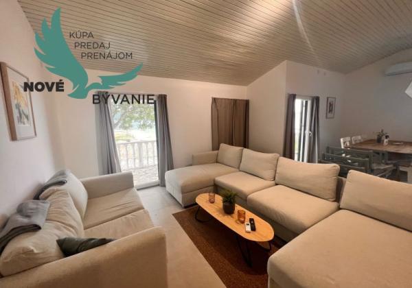 Na predaj dom prvý rad na mori s výhľadom na more v Chorvátsku